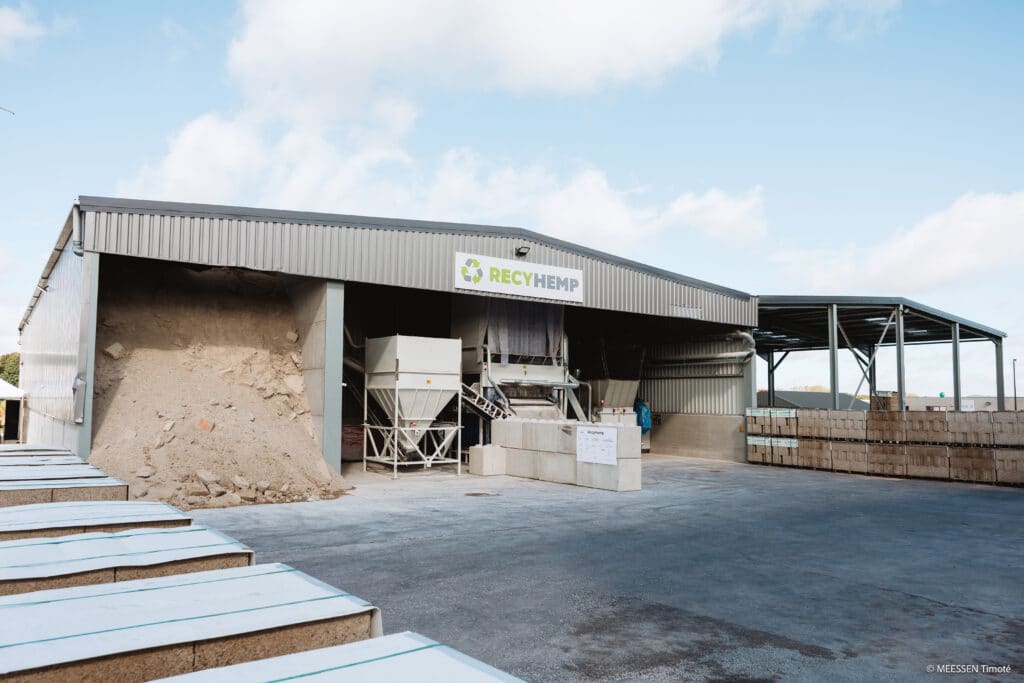 Inauguration de RecyHemp, la première ligne de recyclage de béton de chanvre au monde 3