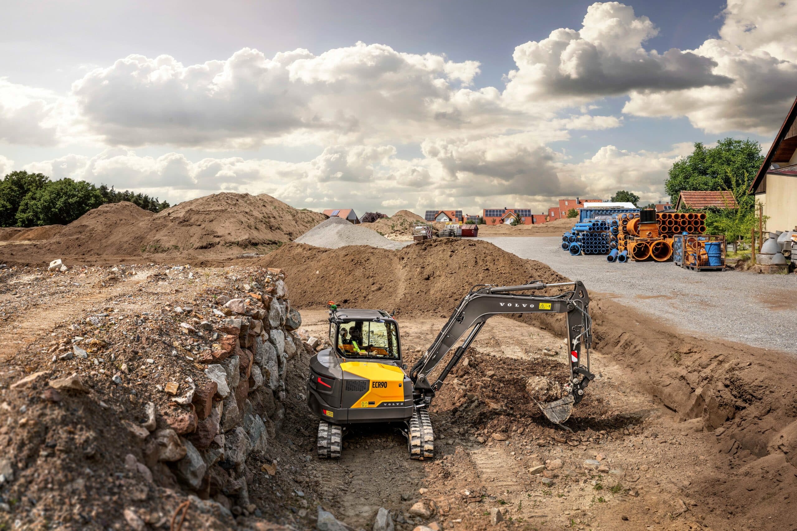 VOLVO CE PRÉSENTE TROIS NOUVELLES PELLES HYDRAULIQUES COMPACTES 7