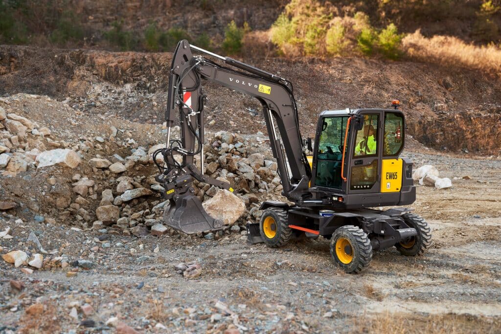 VOLVO CE PRÉSENTE TROIS NOUVELLES PELLES HYDRAULIQUES COMPACTES 1