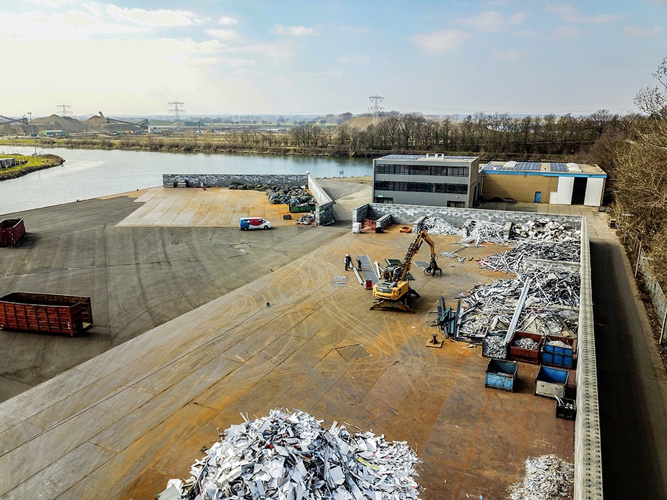 Terreinuitbreiding of een nieuwe locatie?Onderhoudsvrije vloeistofdichte vloer