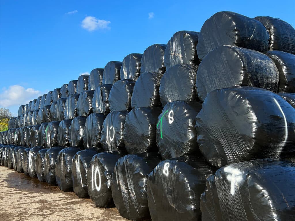 Recycle-balen zijn ruimtebesparend bij het stapelen, opslaan en transporteren
