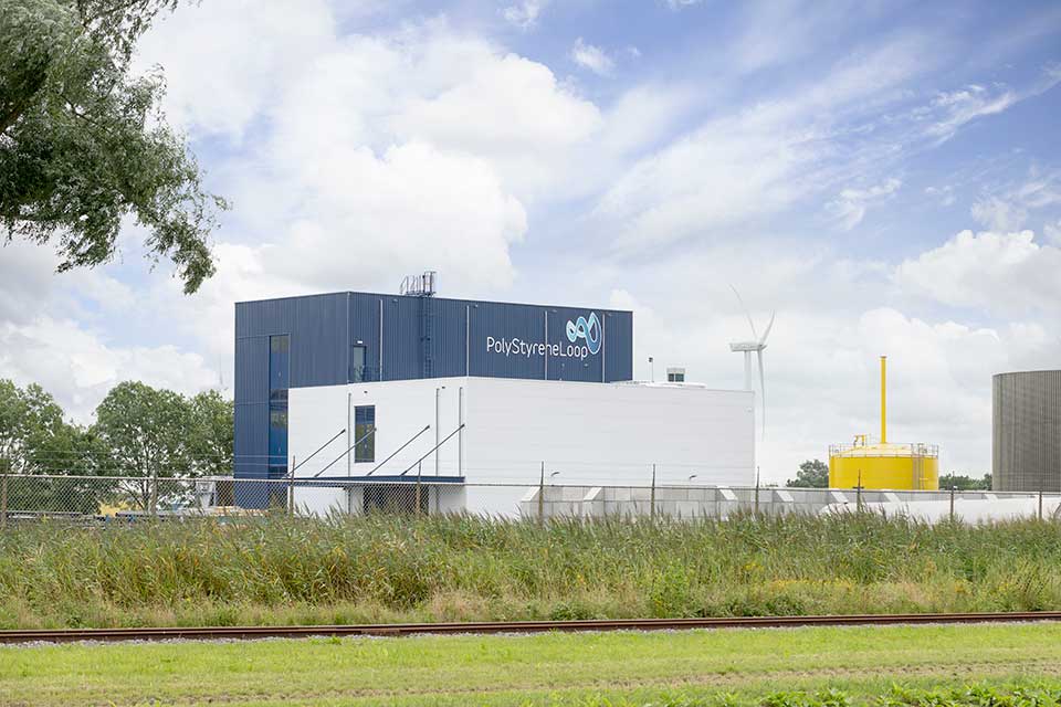 Gpi levert 12 rvs tanks voor het recyclen van polystyreen isolatieschuimafval aan PolyStyreneLoop 2