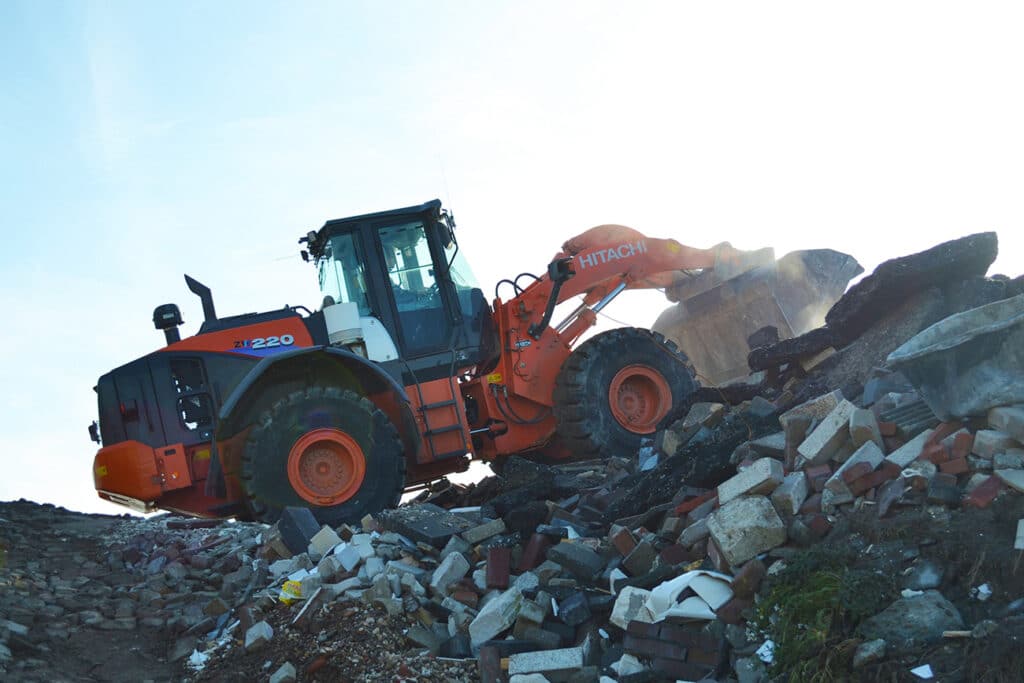Van Dijk Containers kiest voor Hitachi ZW220 met voordelen van Premium Used