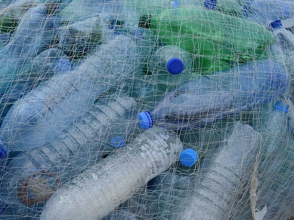 Acht multinationals pakken samen handschoen op ‘Snellere transitie naar circulair plastic’
