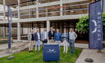 Lybover viert symbolische eerste steen met burgemeester, schepenen en buurtbewoners 10