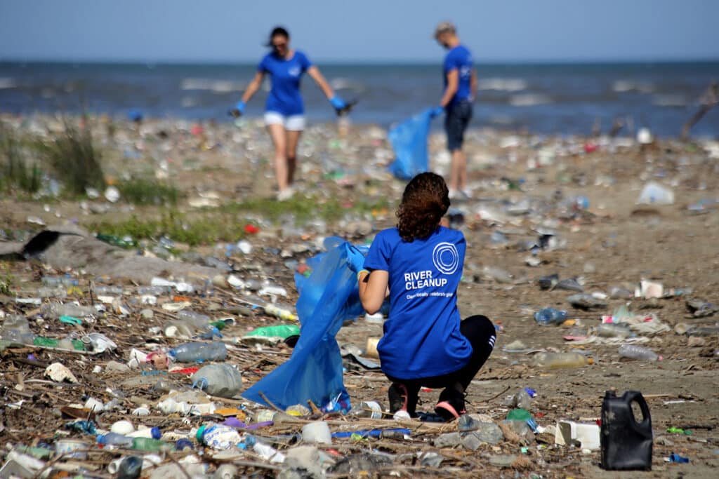 Europa schakelt Vlaamse expertise in om plasticvervuiling in de Schelde aan te pakken