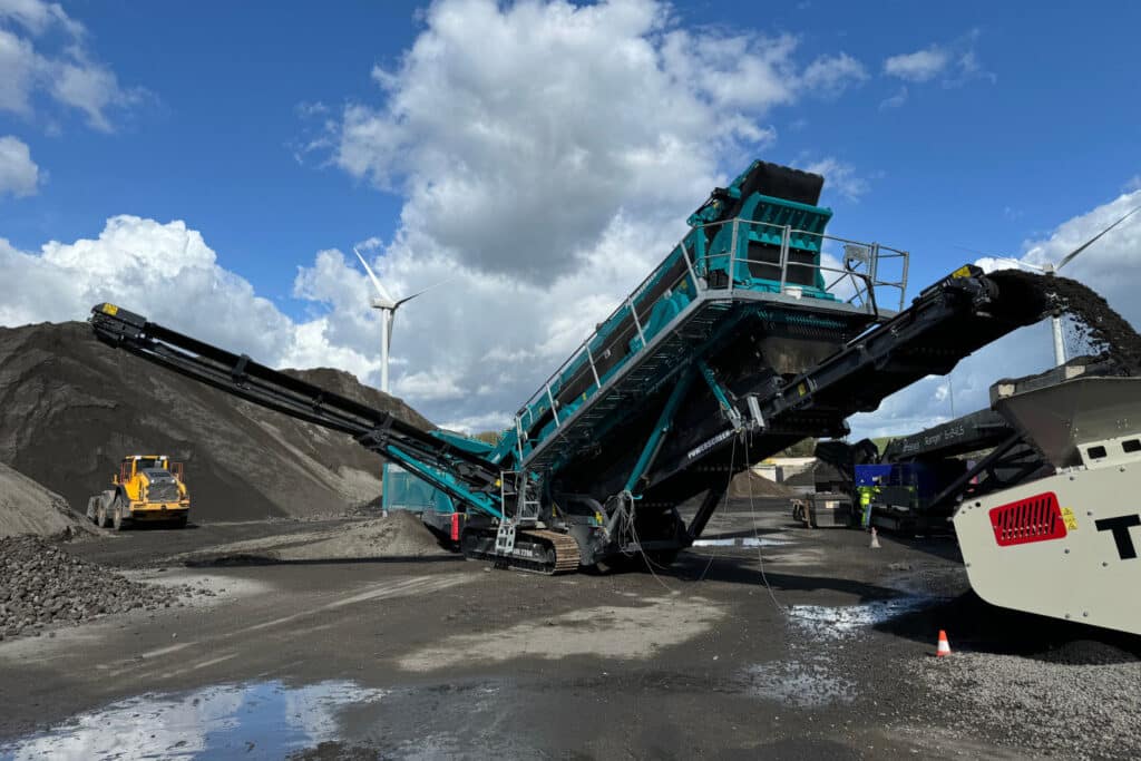 Zeeland Screening breid machinepark uit met nieuwe Telestack- en Powerscreen machines.