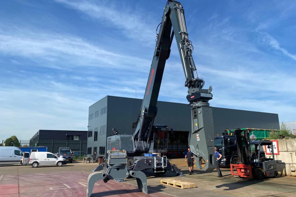 Nieuwe Fuchs MHL350F special voor DO-Metals 1