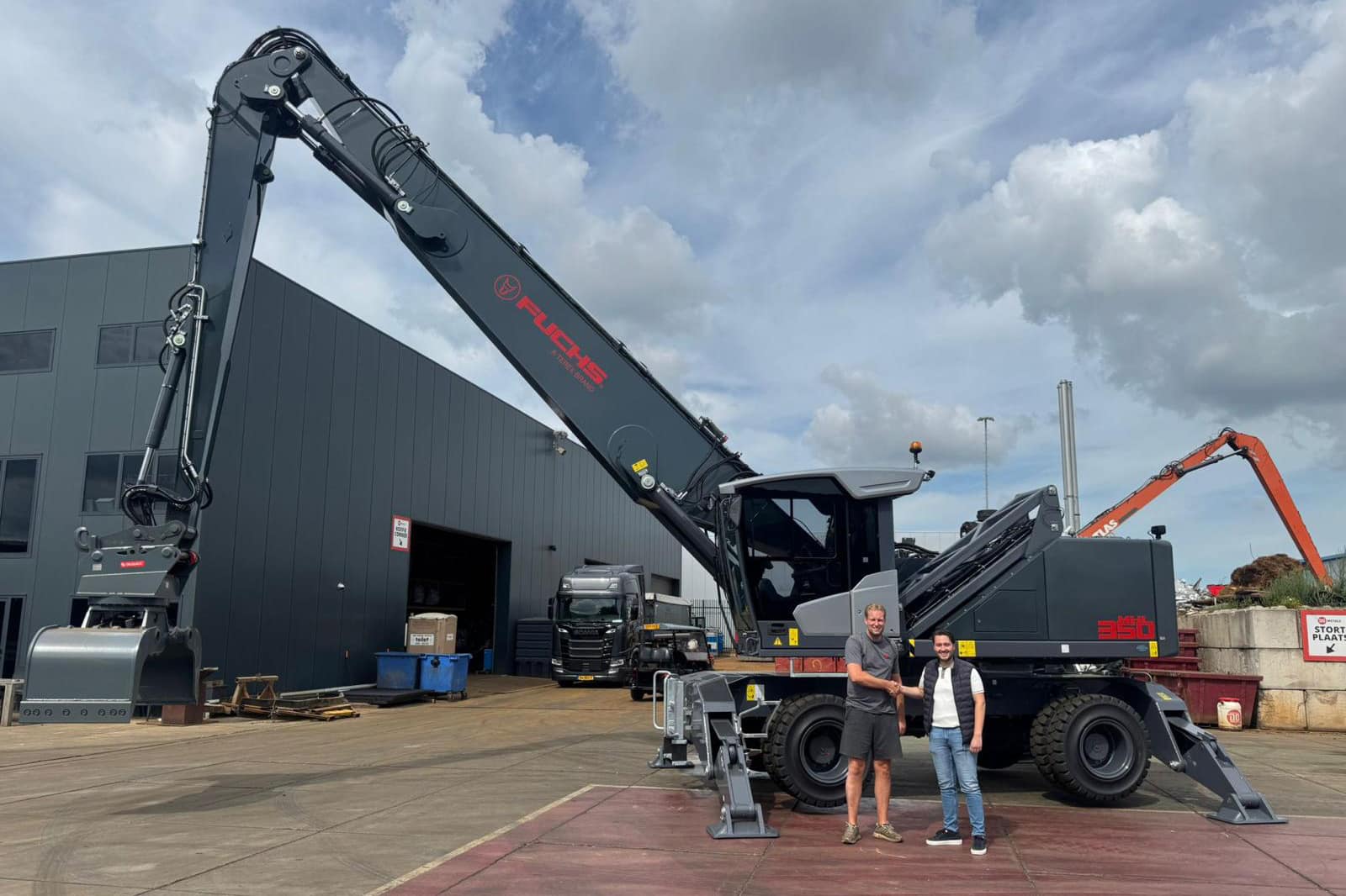 Nieuwe Fuchs MHL350F special voor DO-Metals 4