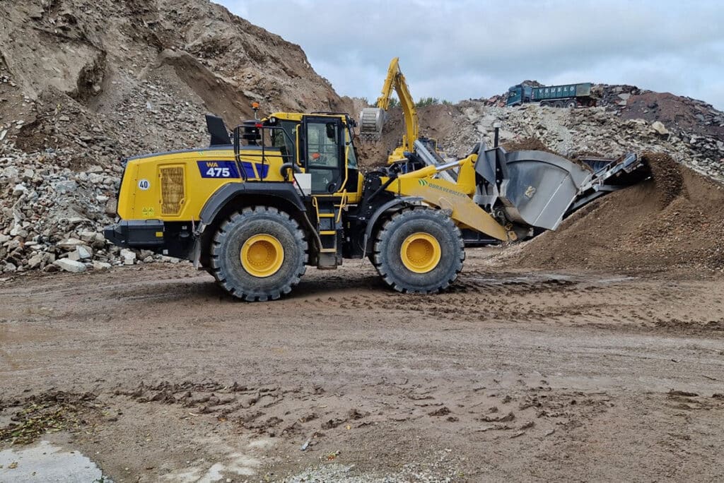 Nieuwe duurzaam duo Komatsu machines voor Dura Vermeer reststoffen 4