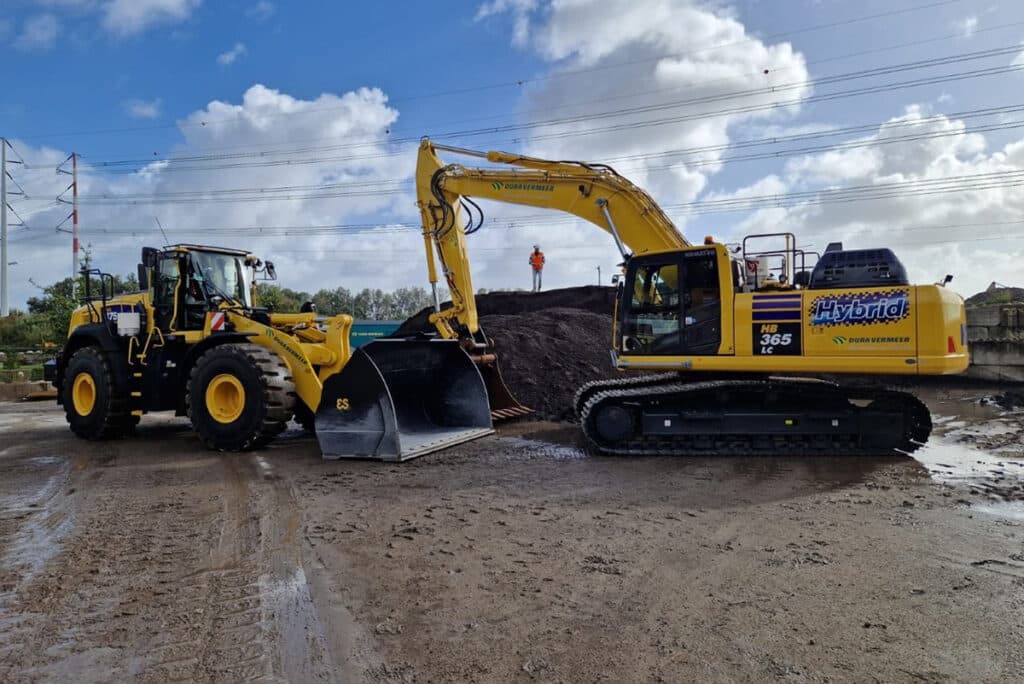 Nieuwe duurzaam duo Komatsu machines voor Dura Vermeer reststoffen 2