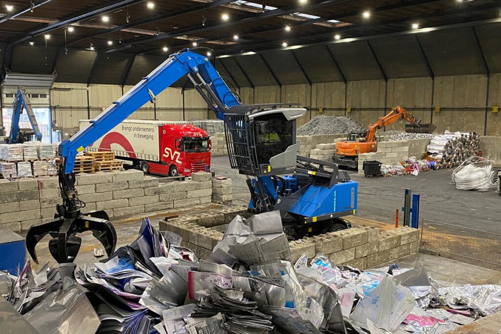 Tweede duurzame elektrische Fuchs MHL820F geleverd aan ROBA Metals 1