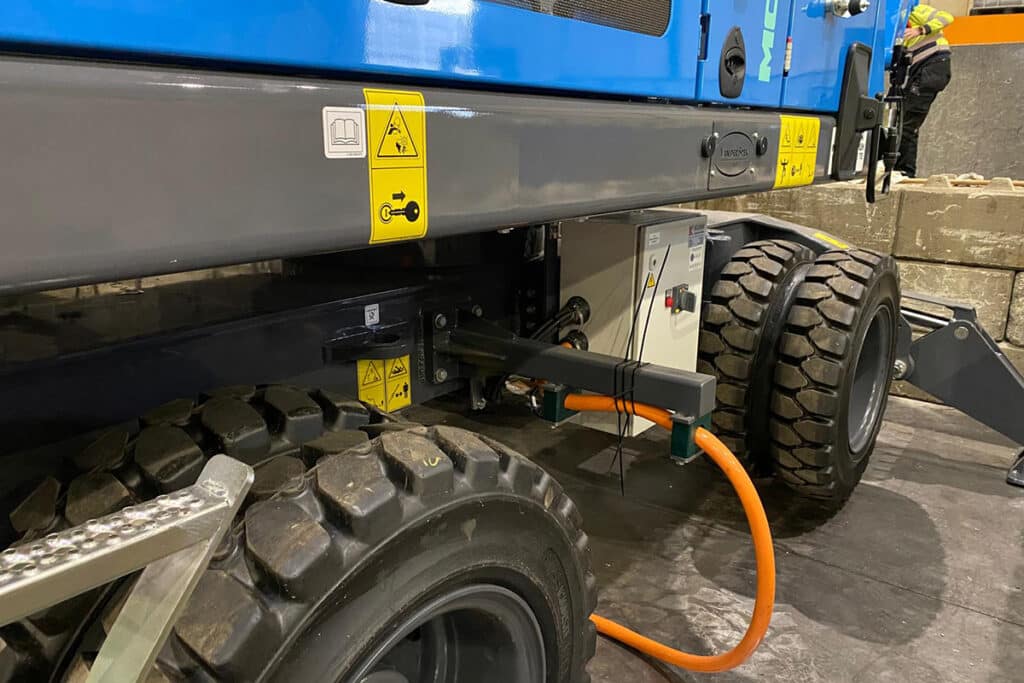 Tweede duurzame elektrische Fuchs MHL820F geleverd aan ROBA Metals 2