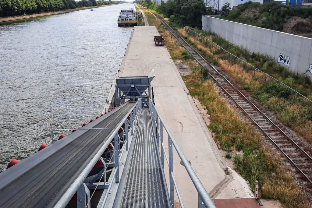 Volautomatische scheepslosinstallatie bereikt summum van logistieke efficiëntie 1