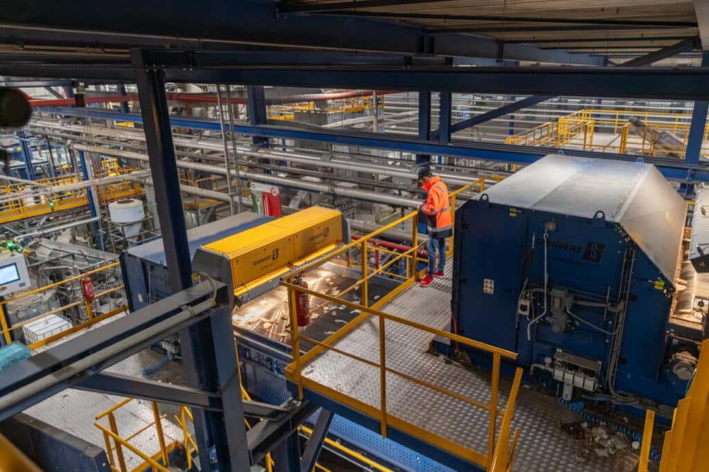 STEINERT AI maakt recycling van voedselveilige trays mogelijk bij Cirrec 3