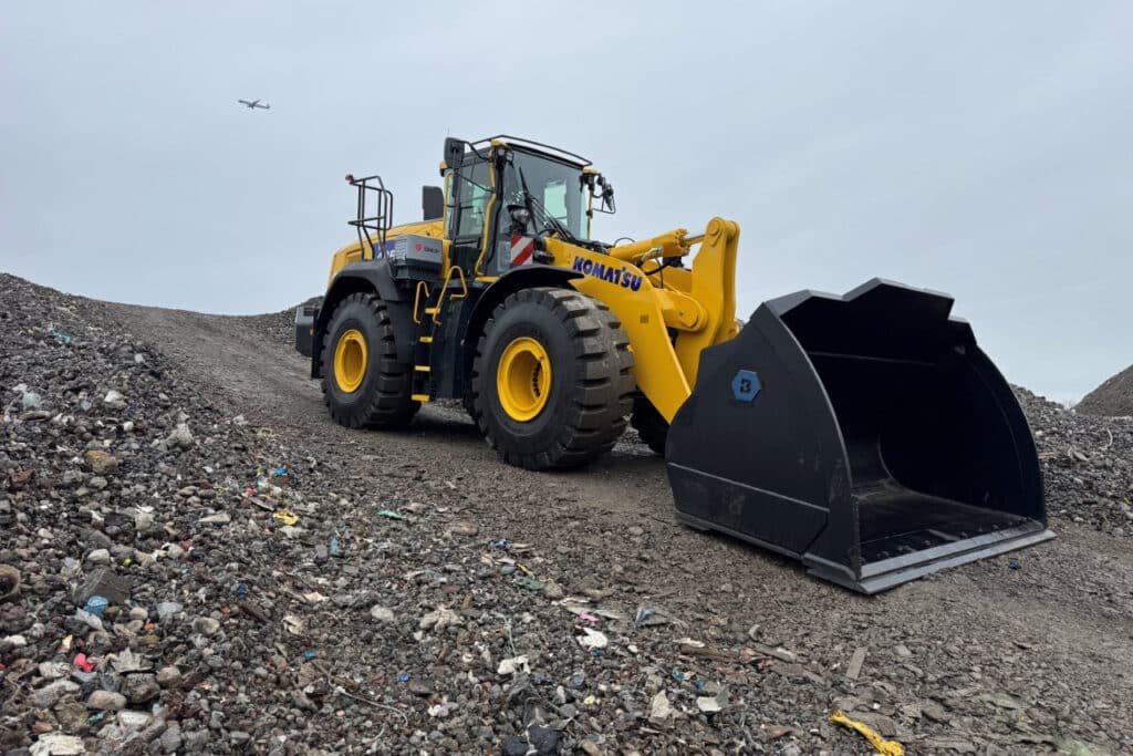 Vier nieuwe Komatsu machines geleverd hij Havenservice Rozenburg 5