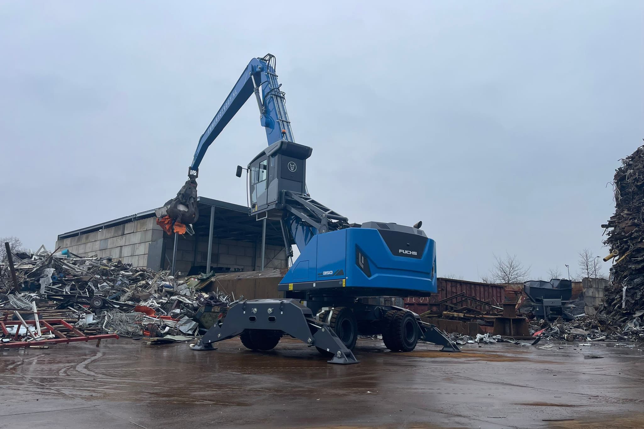 Eerste Fuchs MHL350G van Nederland voor Emmer Schroot- en Metaalhandel. 4