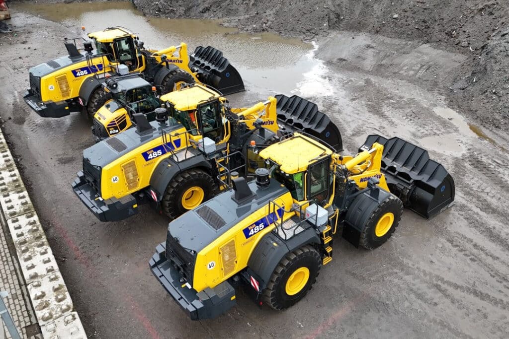 Vier nieuwe Komatsu machines geleverd hij Havenservice Rozenburg 4