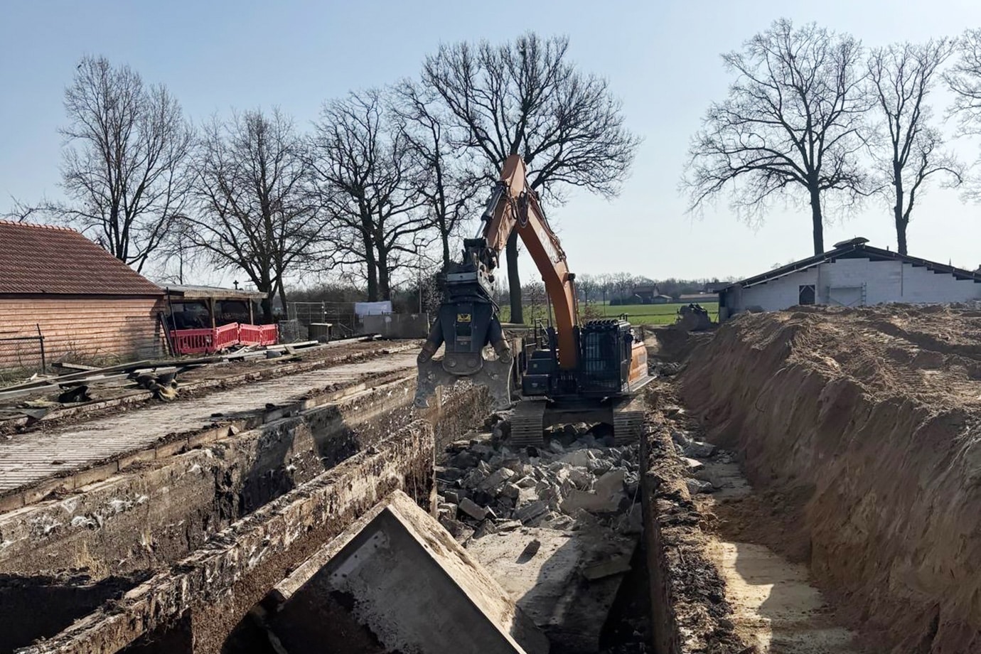 Efficiënt slopen met gehuurde betonschaar 4