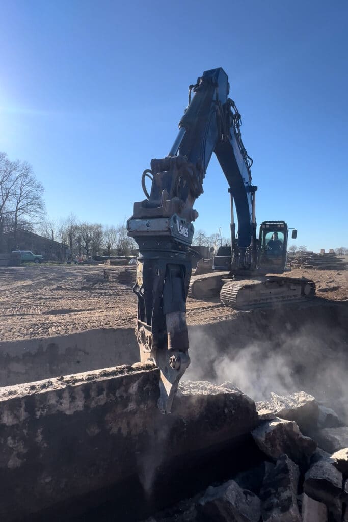Efficiënt slopen met gehuurde betonschaar 2