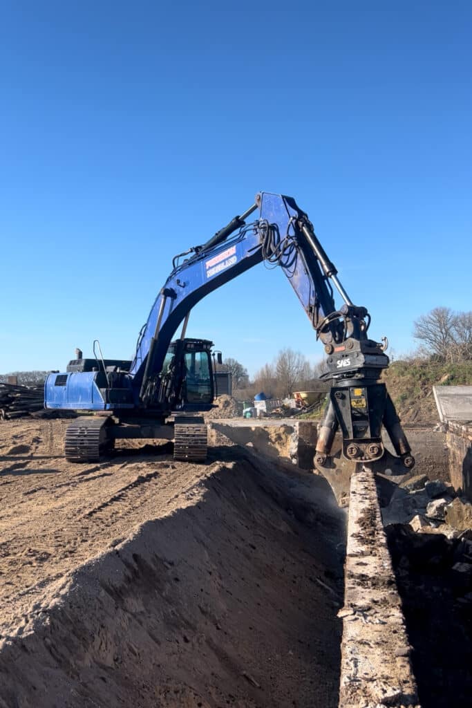 Efficiënt slopen met gehuurde betonschaar 1