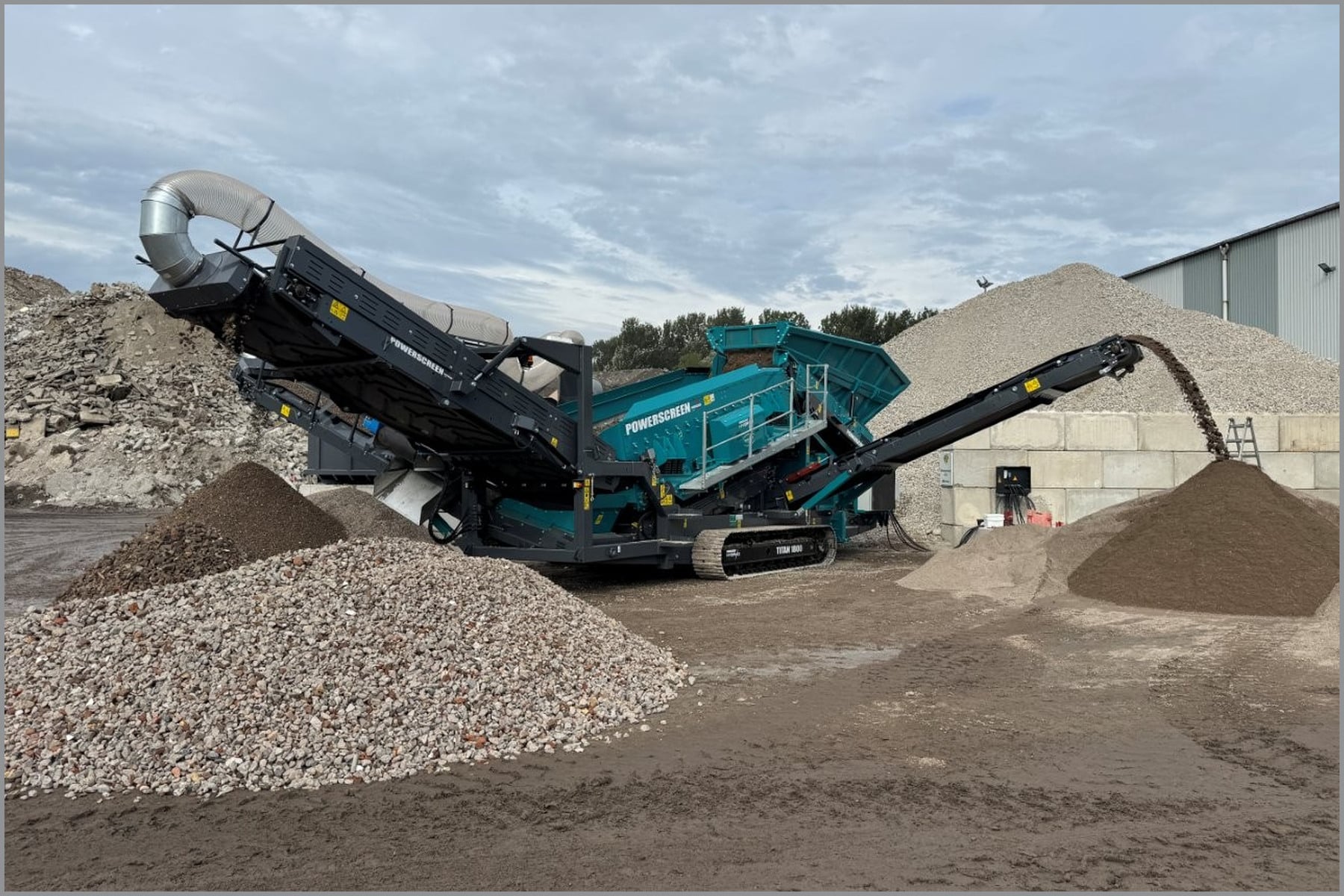 Nieuwe zeer completeelektrisch aangedreven Powerscreen Titan 1800 geleverd bij Dura Vermeer 1
